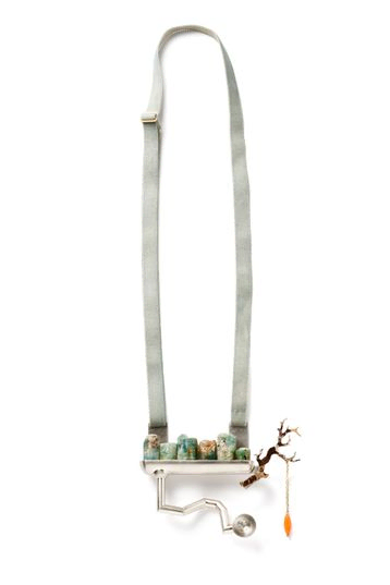 Annette Dam. UNTITLED Necklace, 2012 Silver, 18k gold, aquamarines, epoxy, lacquer, plastic, elastic 40x11x3cm. Foto: Dorte Krogh