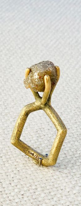 Annette Dam. MORE OR LESS|perfect #3 Ring, 2013 14K gold, rough diamond Photo: Annette Dam